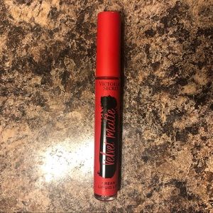 Victoria’s Secret Velvet Matte Liquid Lip